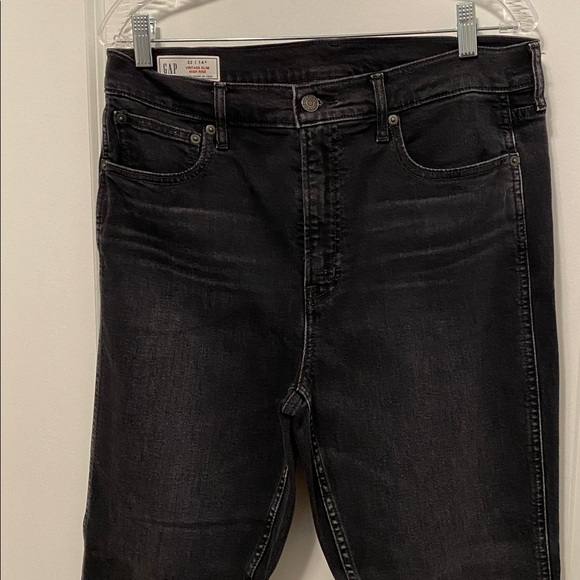 GAP Vintage Slim High Rise Jeans - black
Size 32/14 - Picture 3 of 5